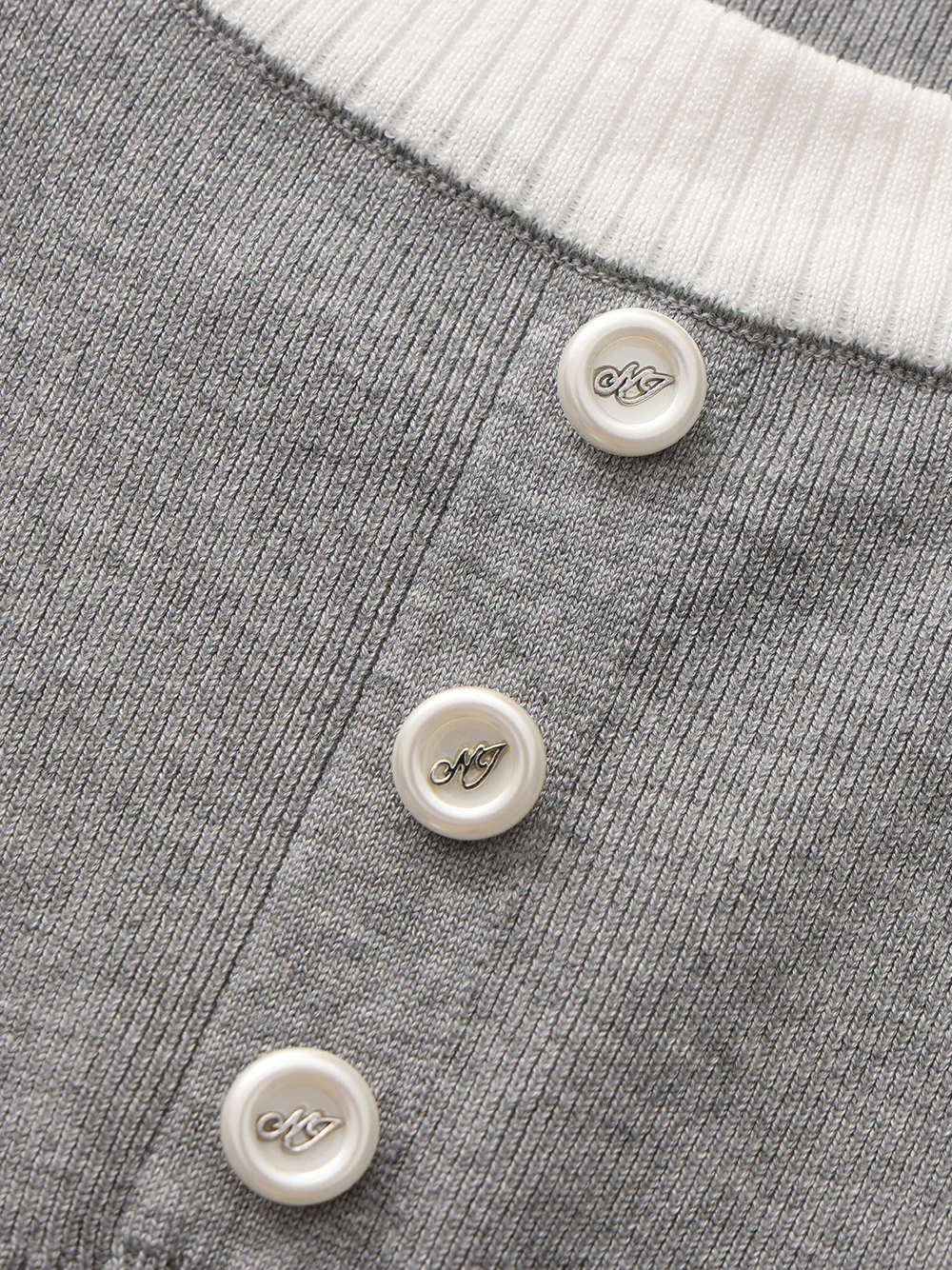 Millie Contrast-Trim Grey Knit Top - Image 5